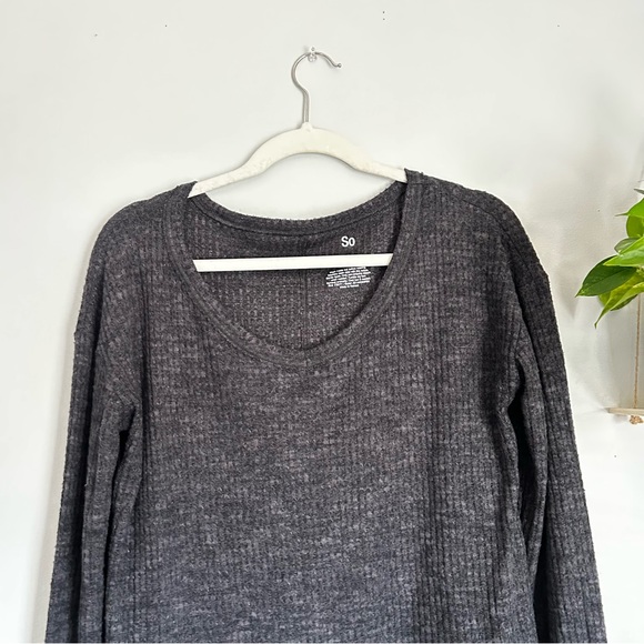 SO Dark Gray Women's Scoop Neck Sweater size extra small XS winter trending - Picture 2 of 4